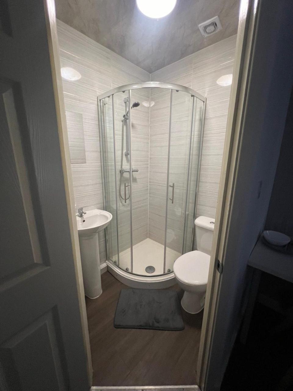 Deluxe Ensuite Double Room With Ensuite Coventry Exteriör bild